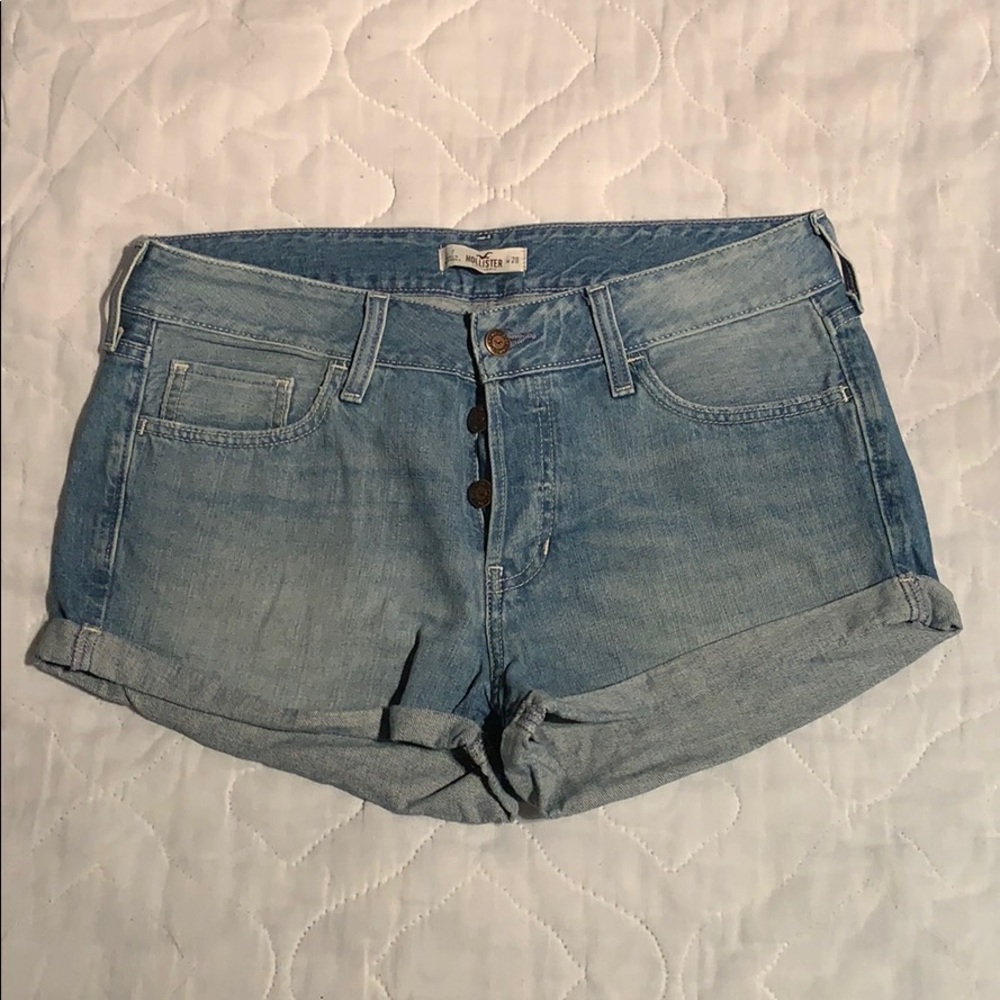 Light washed shorts triple button hidden